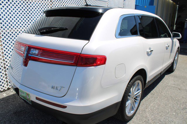 Used 2018 Lincoln MKT AWD w/ Technology Package image 3