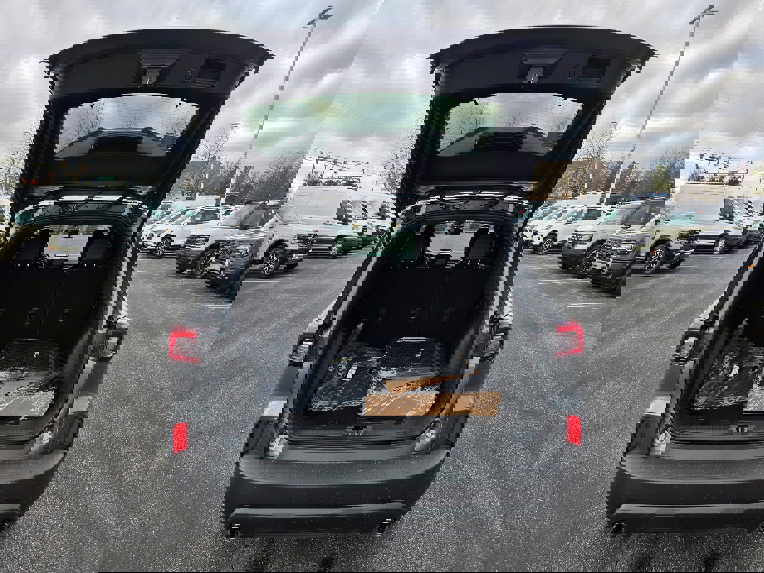 New 2026 Ford Escape ST-Line Select w/ Equipment Group 401A image 9