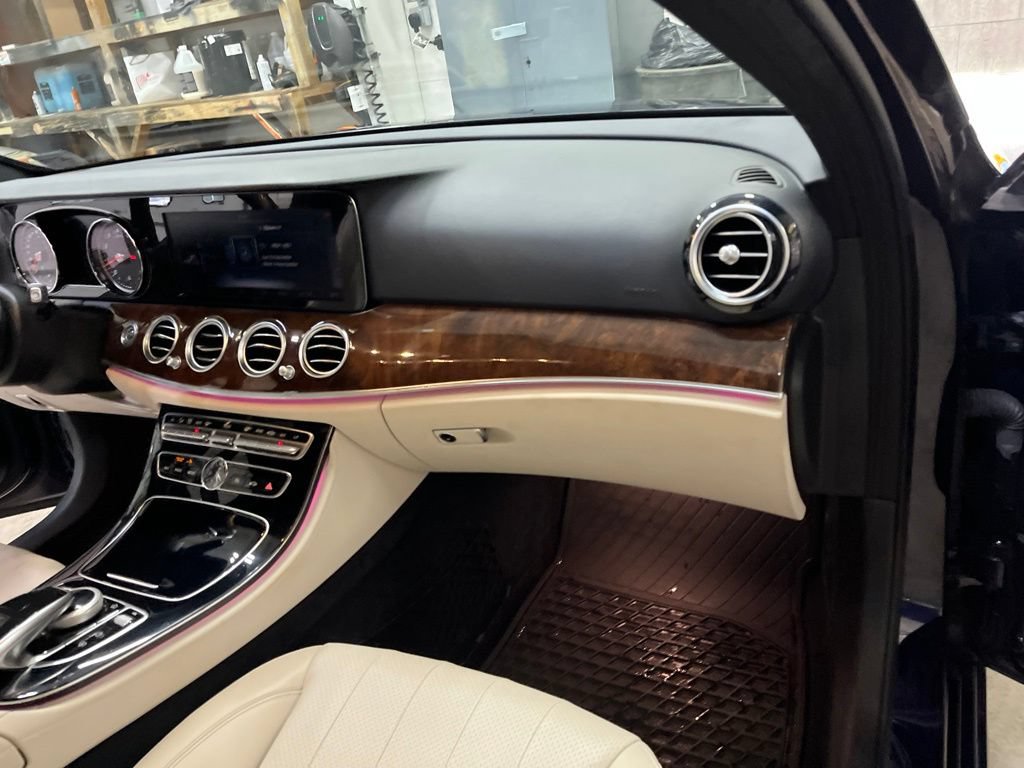 Used 2018 Mercedes-Benz E 300 4MATIC image 32