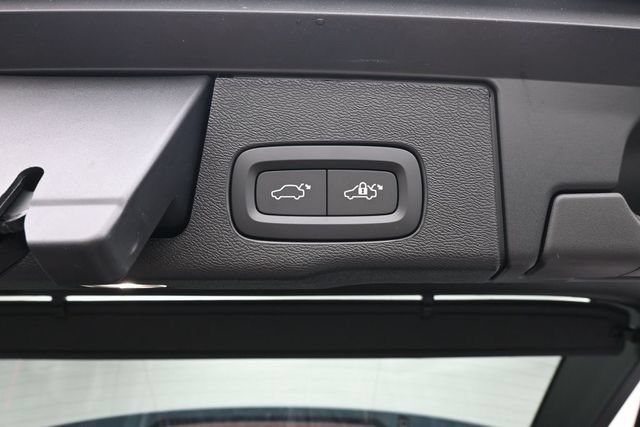New 2026 Volvo XC60 T8 Plus w/ Climate Package PRO AWD/4WD image 32