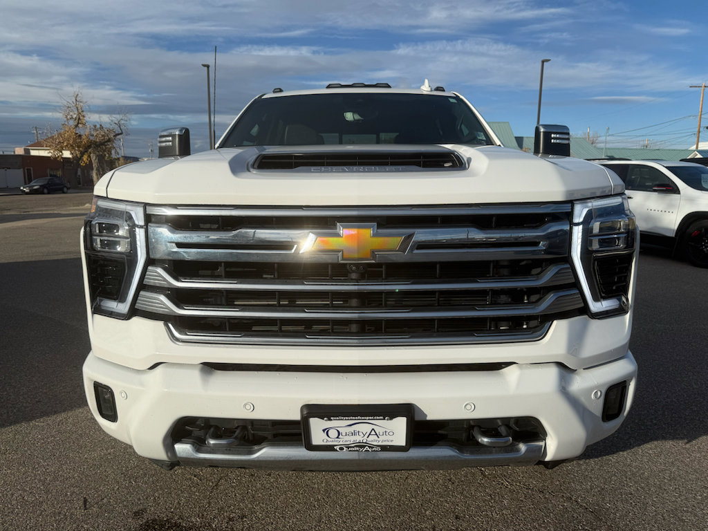 Used 2024 Chevrolet Silverado 3500 High Country w/ High Country Premium Package image 3