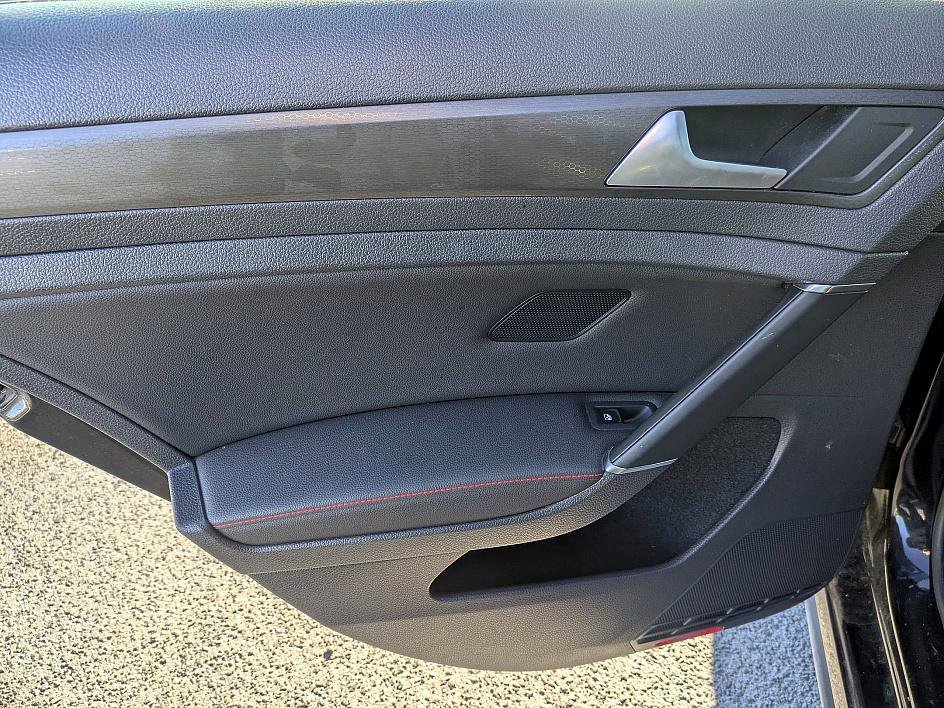 Used 2020 Volkswagen GTI SE image 24