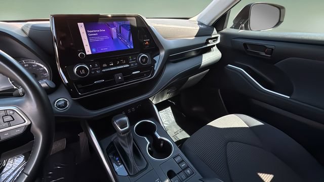 Used 2023 Toyota Highlander LE FWD image 24