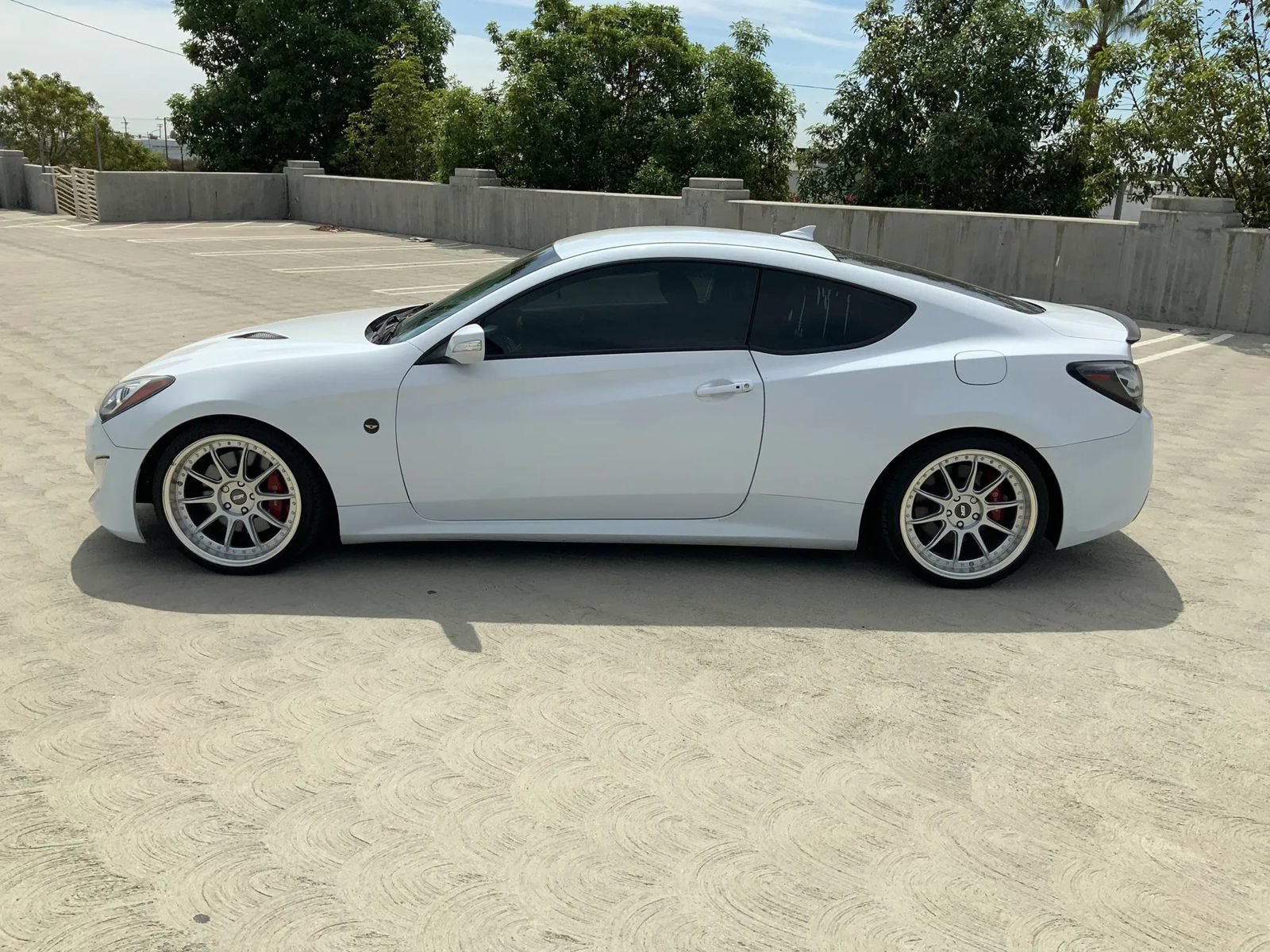 Used 2016 Hyundai Genesis Coupe 3.8 RWD image 5