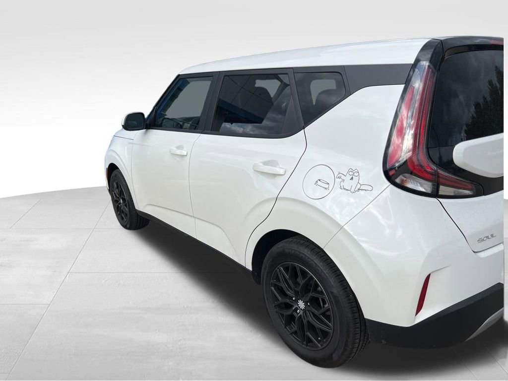 Used 2025 Kia Soul LX FWD image 7