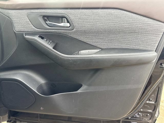 Used 2023 Nissan Rogue SV FWD image 17