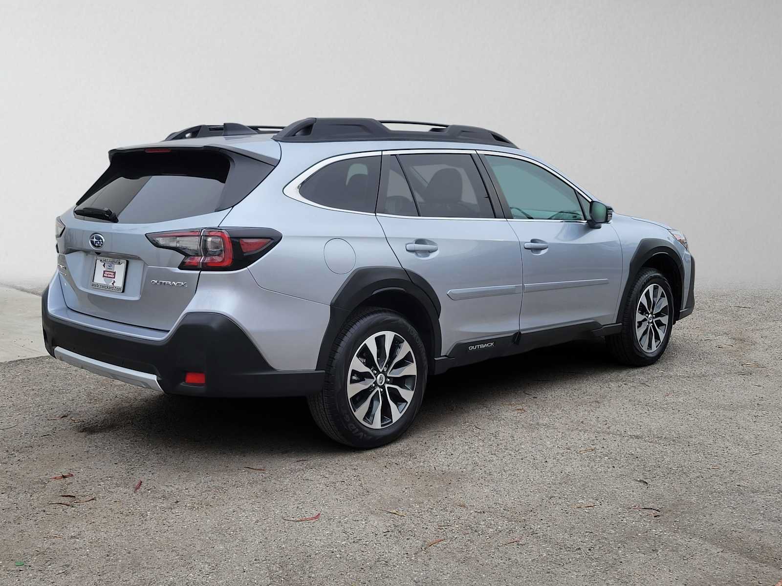 Certified 2025 Subaru Outback Limited AWD/4WD image 3