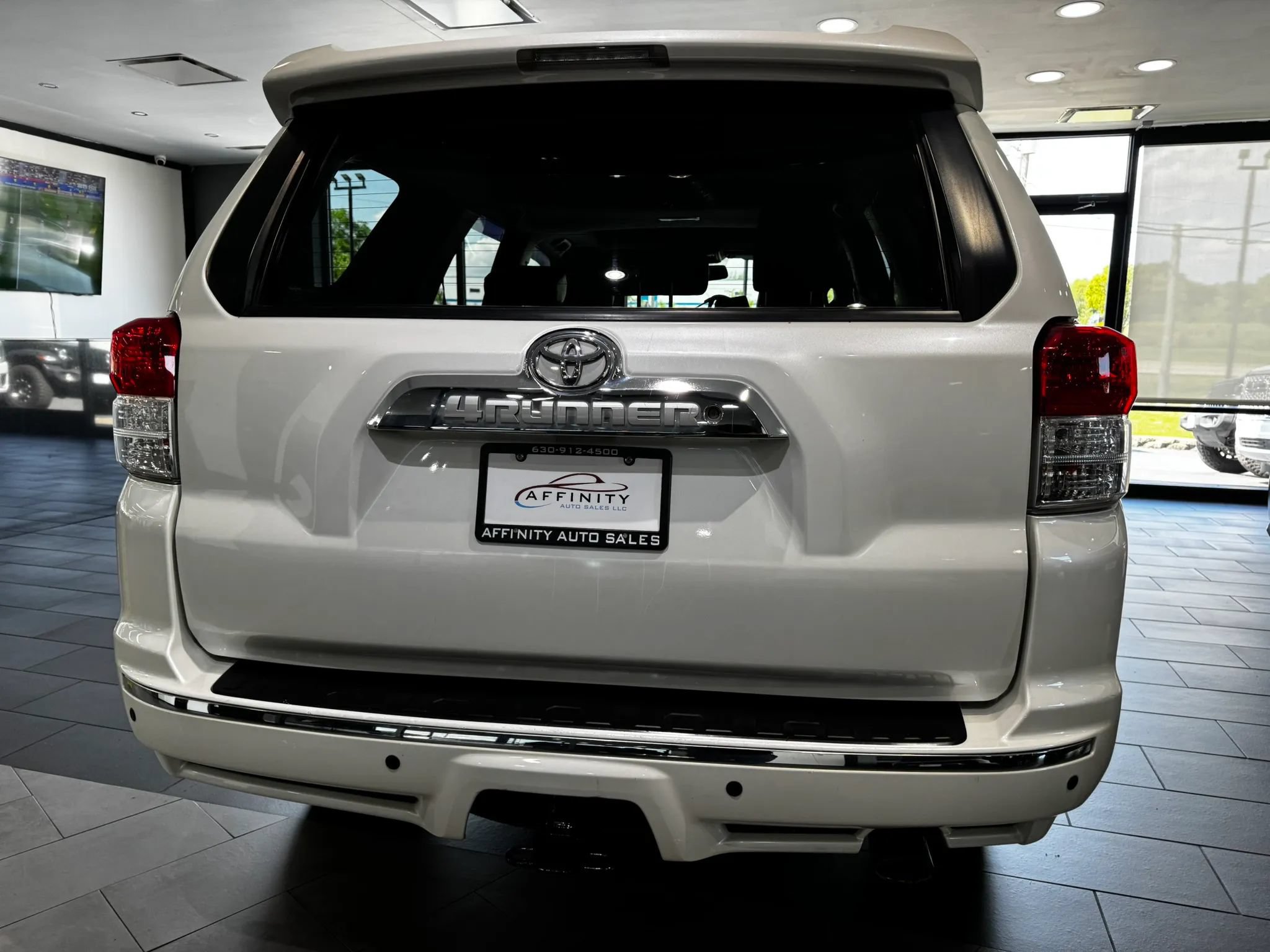 Used 2011 Toyota 4Runner SR5 w/ Premium Pkg w/Leather AWD/4WD image 4