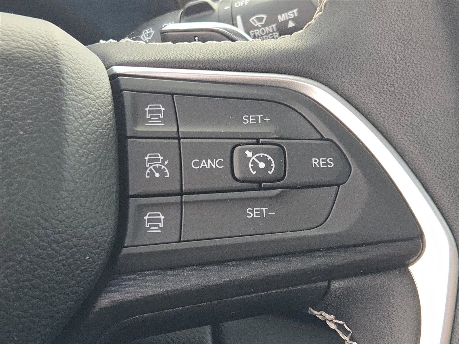 Certified 2024 Jeep Grand Cherokee Laredo X image 37