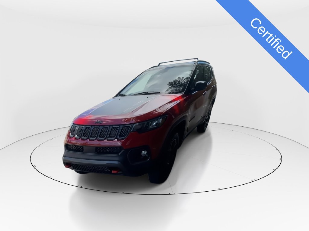 Used 2023 Jeep Compass Trailhawk w/ Sun and Sound Group AWD/4WD image 3