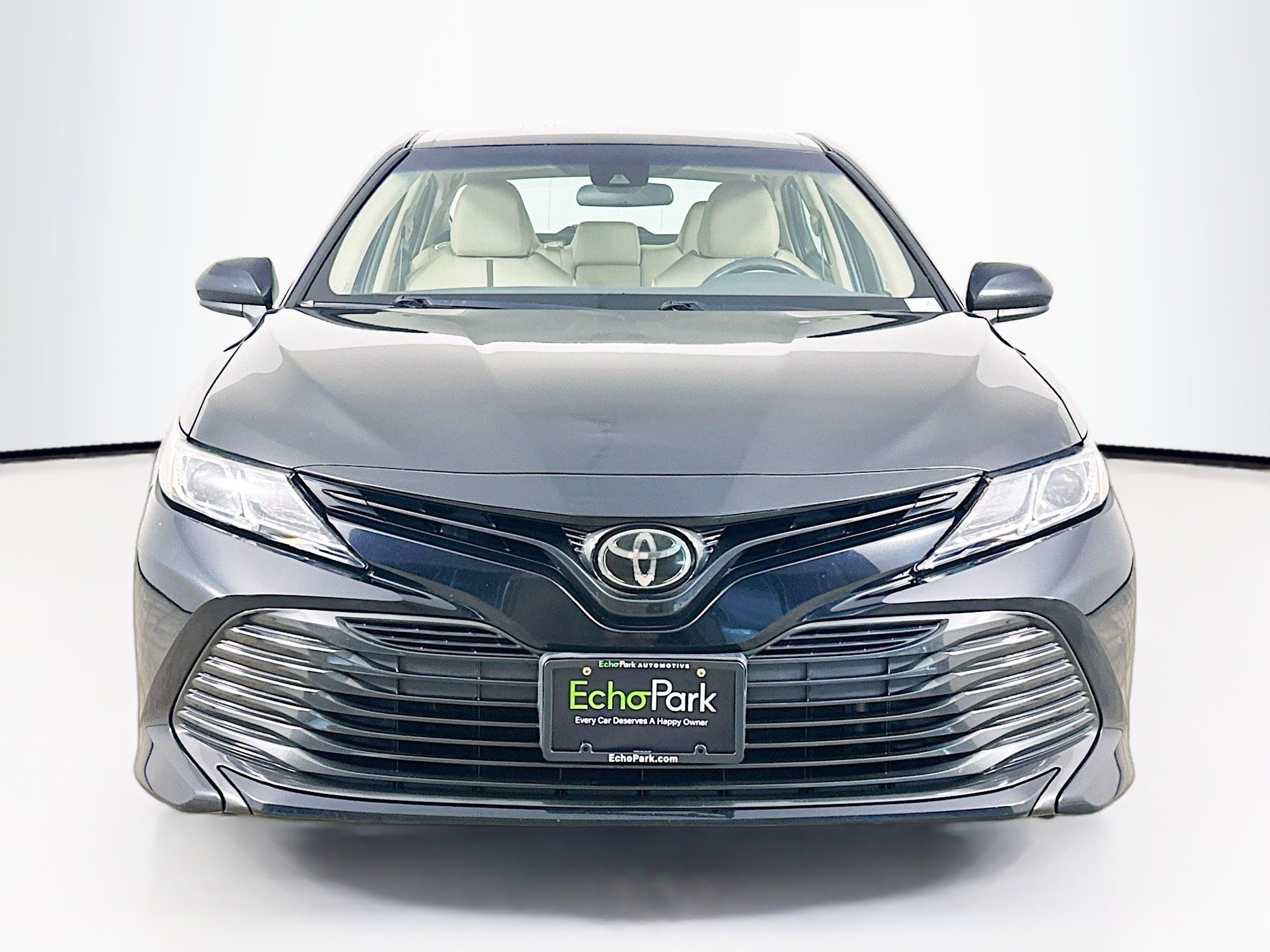 Used 2018 Toyota Camry LE FWD image 2