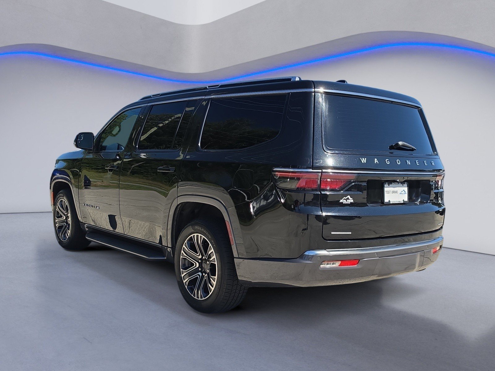 Used 2022 Jeep Wagoneer Series III AWD/4WD image 3
