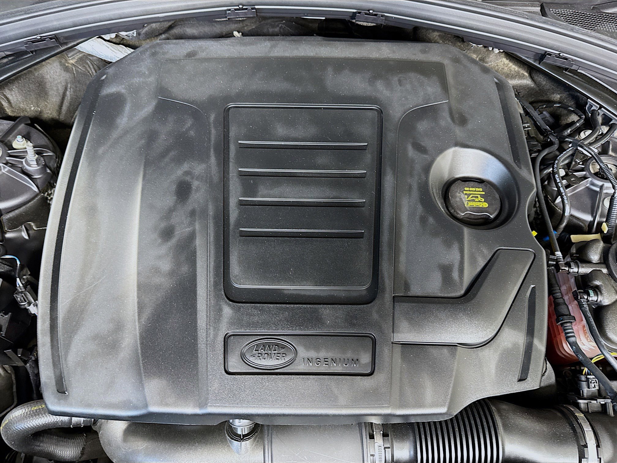 Used 2018 Land Rover Range Rover Velar R-Dynamic SE image 40