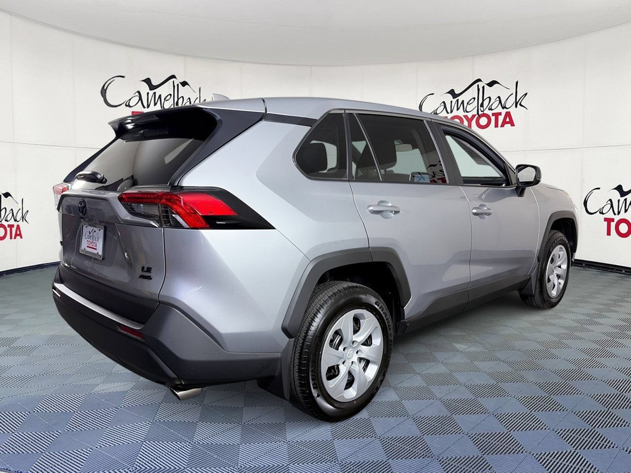 Used 2025 Toyota RAV4 LE AWD/4WD image 7