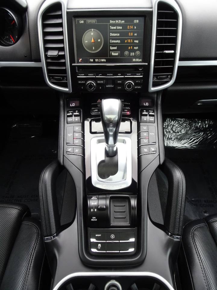 Used 2016 Porsche Cayenne AWD/4WD image 17