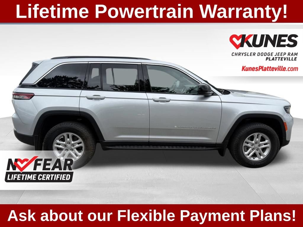 Used 2024 Jeep Grand Cherokee Laredo w/ Trailer Tow Package AWD/4WD image 12