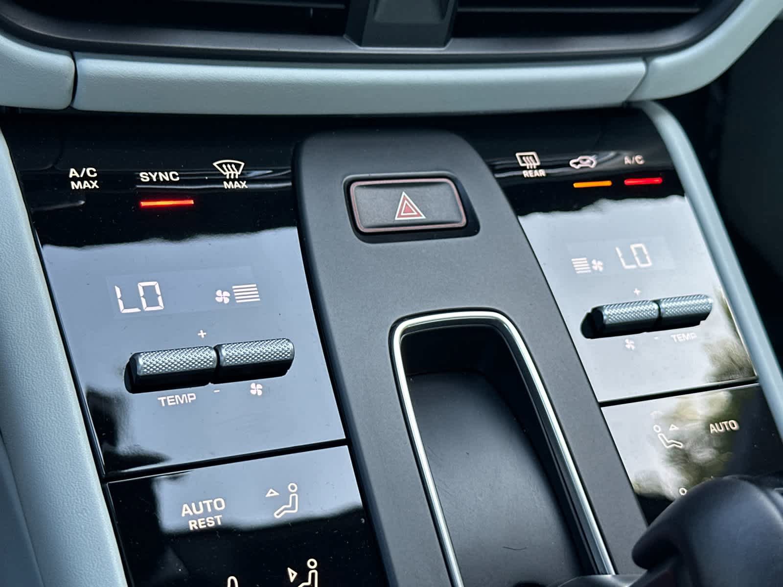 Certified 2025 Porsche Macan AWD/4WD image 23