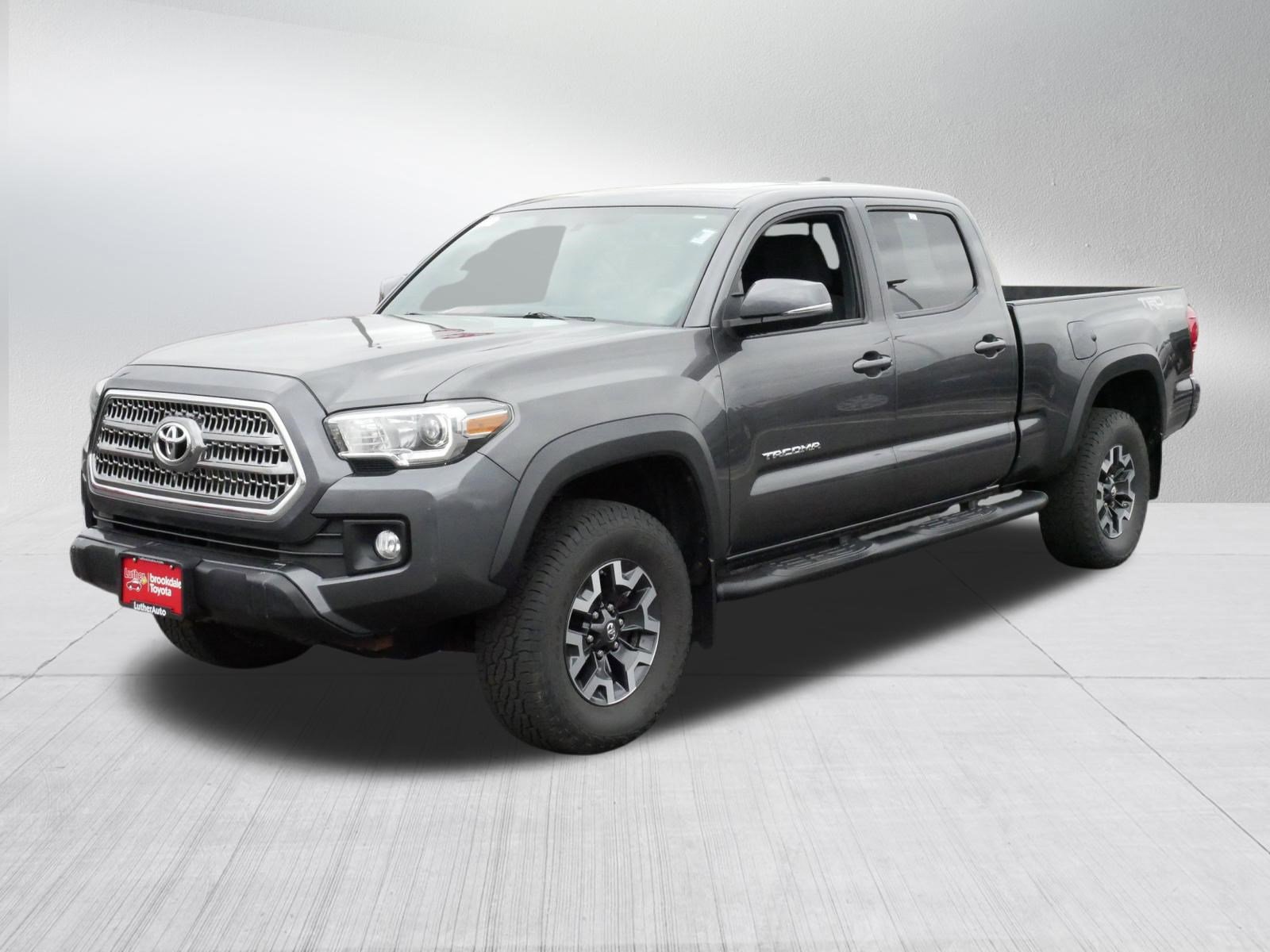 Used 2017 Toyota Tacoma TRD Off-Road AWD/4WD image 3