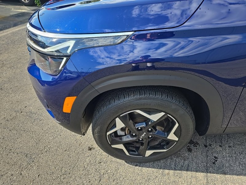 Certified 2024 Kia Seltos EX AWD/4WD image 11