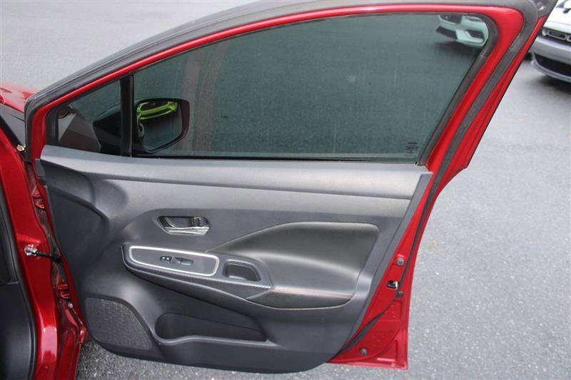 Used 2022 Nissan Versa SR FWD image 12