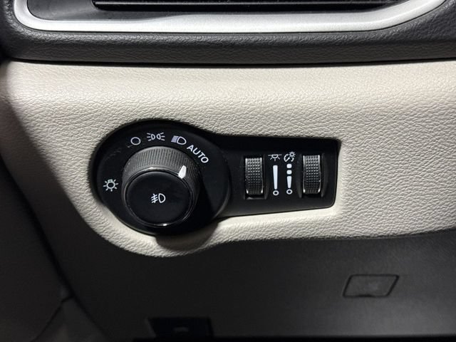 Used 2024 Chrysler Pacifica Touring-L FWD image 18