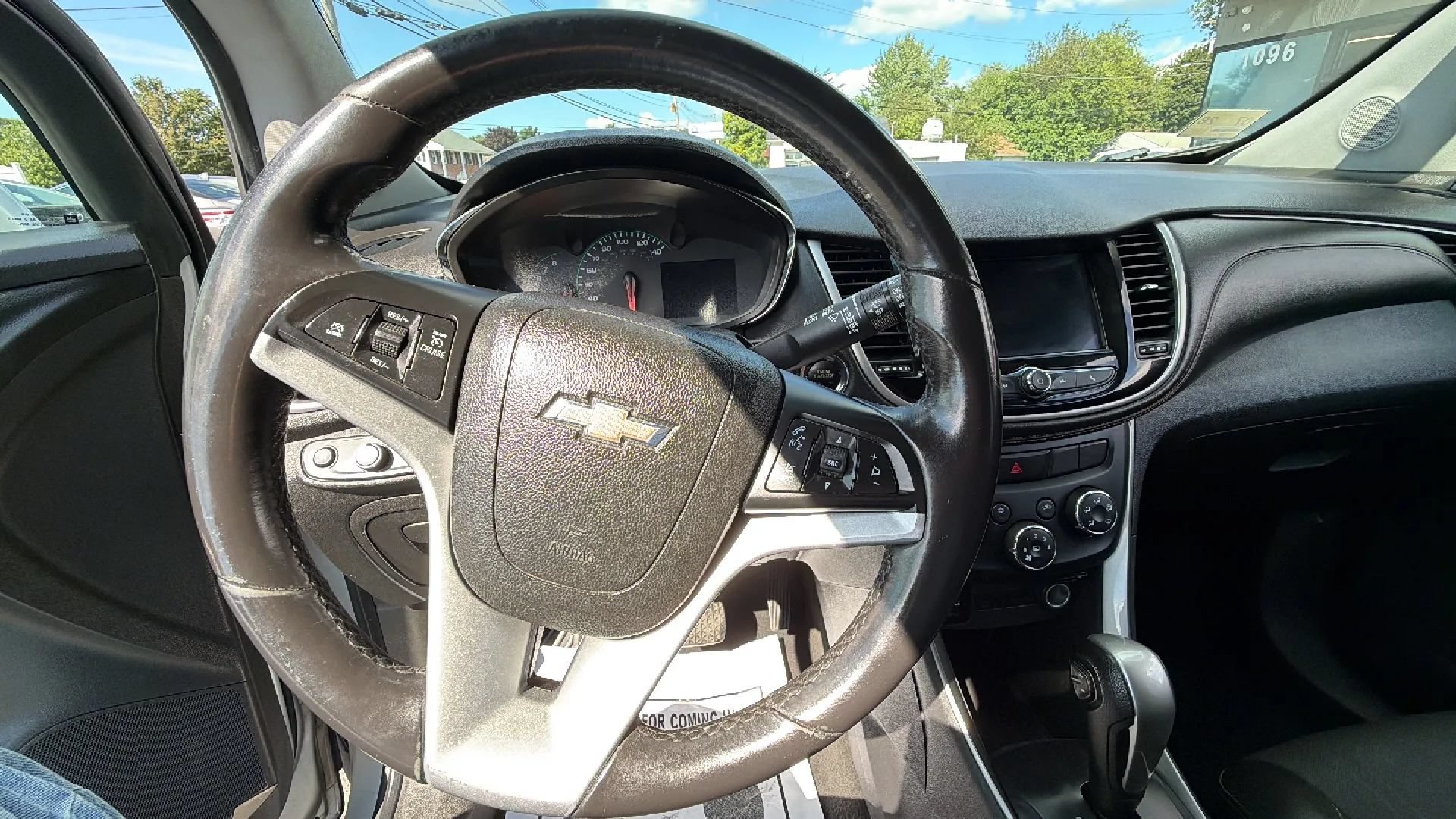 Used 2018 Chevrolet Trax LT w/ LT Convenience Package AWD/4WD image 17