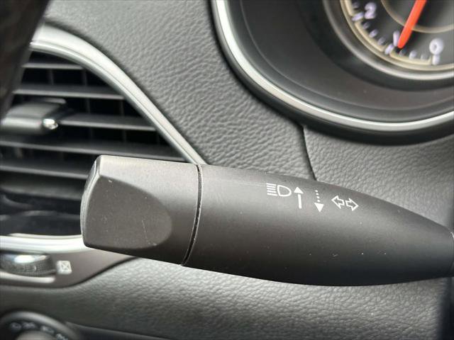 Used 2021 Jeep Cherokee Limited image 31