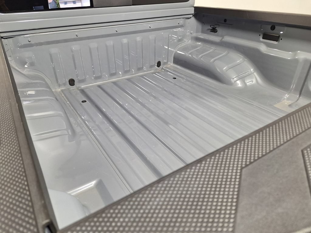 Used 2025 Nissan Frontier Pro-X RWD image 24