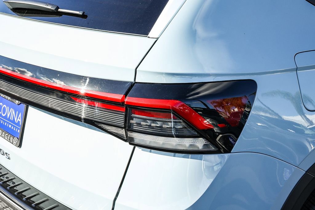 New 2026 Volkswagen Taos SE image 13