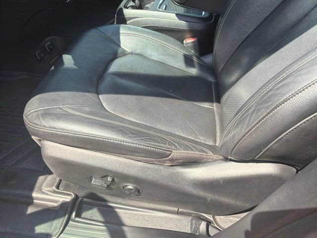 Used 2020 Chrysler Pacifica Touring-L Plus w/ S Appearance Package FWD image 3