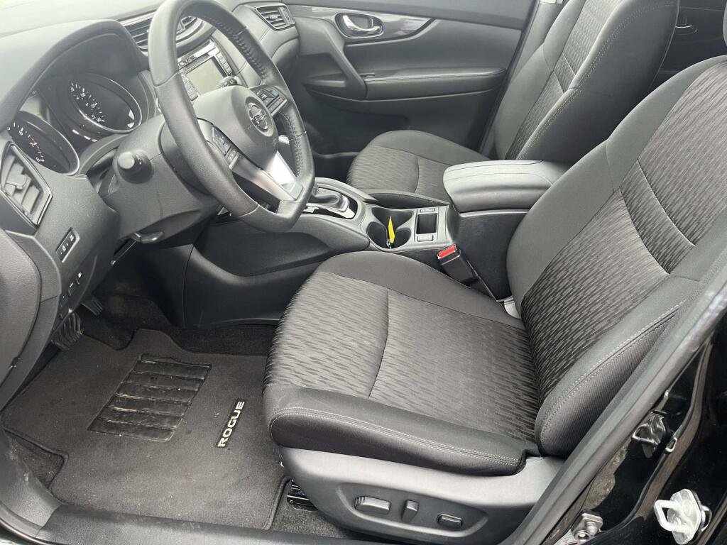 Used 2020 Nissan Rogue SV w/ Premium Package AWD/4WD image 16