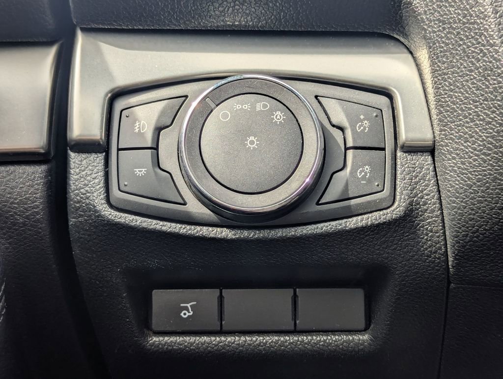 Used 2018 Ford Explorer XLT w/ Equipment Group 201A AWD/4WD image 13
