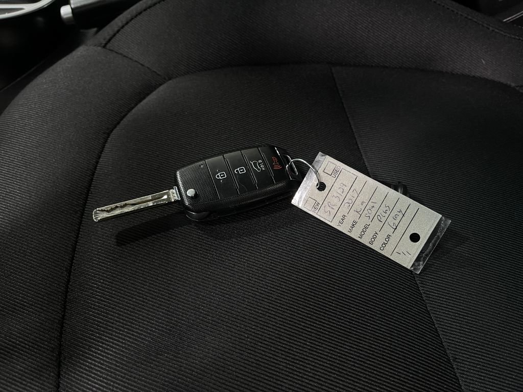 Used 2017 Kia Soul + image 34