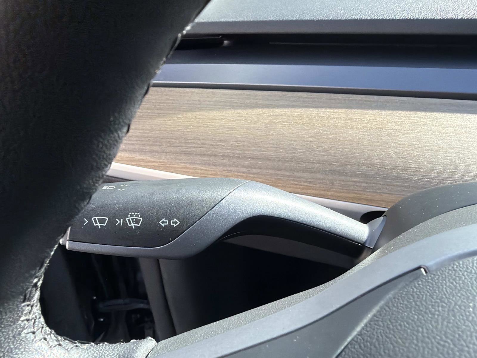 Used 2022 Tesla Model Y Long Range AWD/4WD image 23