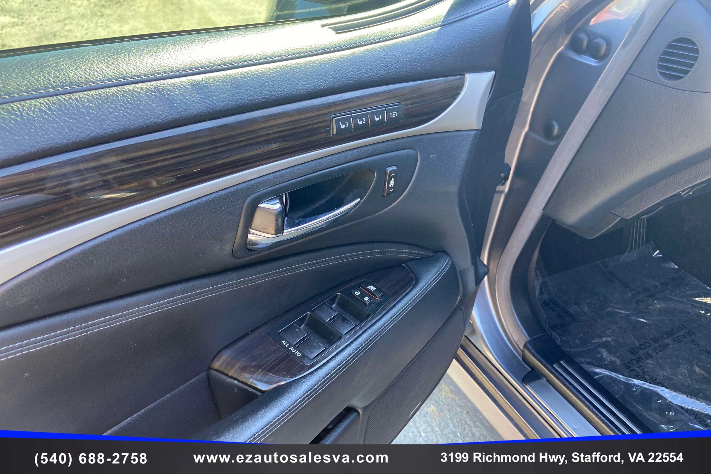 Used 2015 Lexus LS 460 w/ Comfort Package RWD image 18
