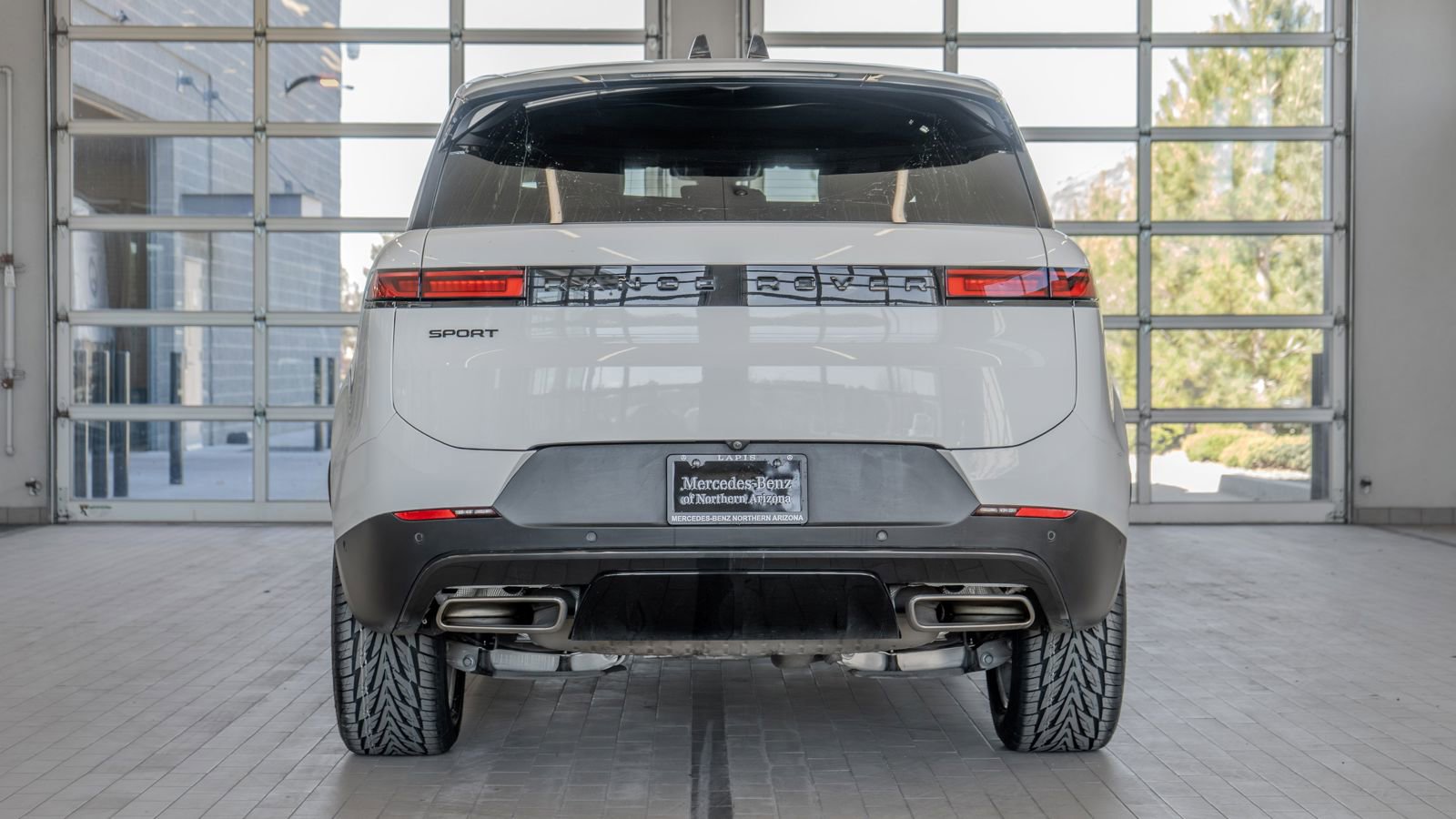 Used 2025 Land Rover Range Rover Sport SE AWD/4WD image 14