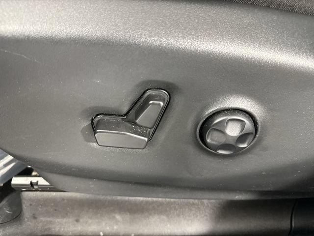 Used 2025 Chrysler Pacifica Select FWD image 20