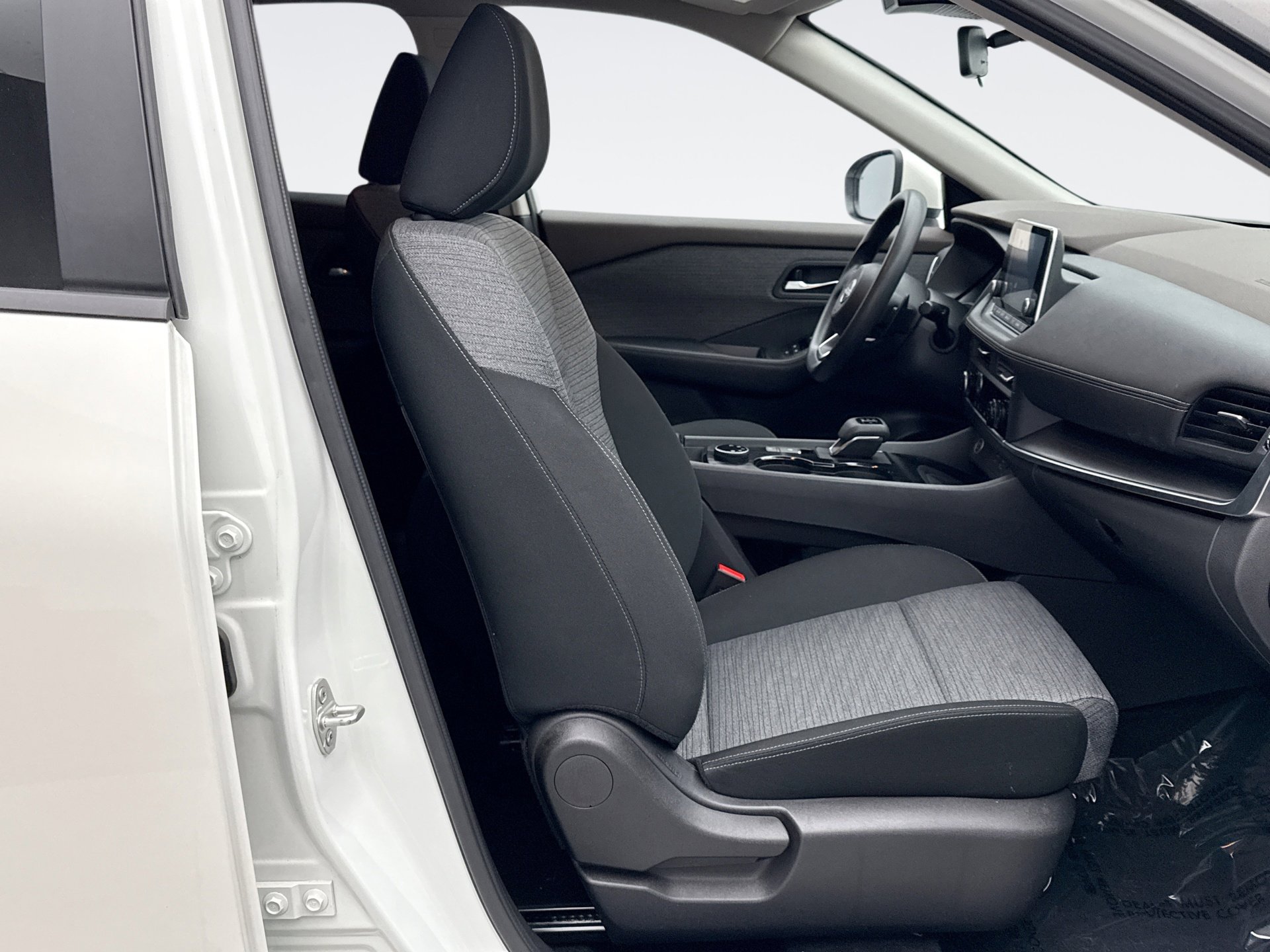 Used 2023 Nissan Rogue SV image 16