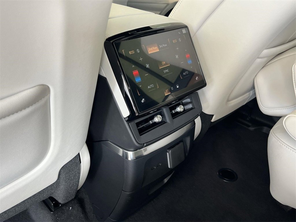 New 2026 Cadillac Vistiq Sport image 29