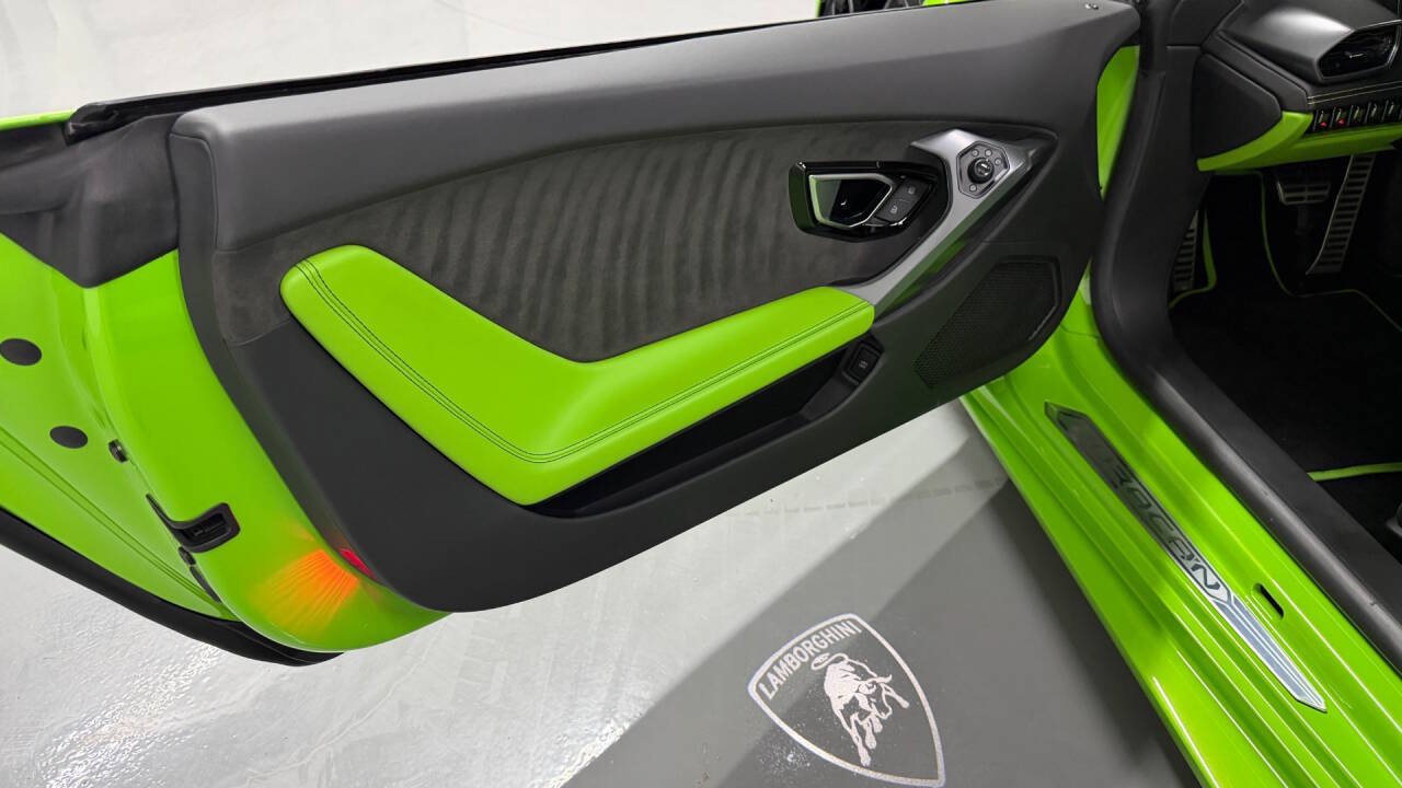 Used 2015 Lamborghini Huracan LP 610-4 AWD/4WD image 37