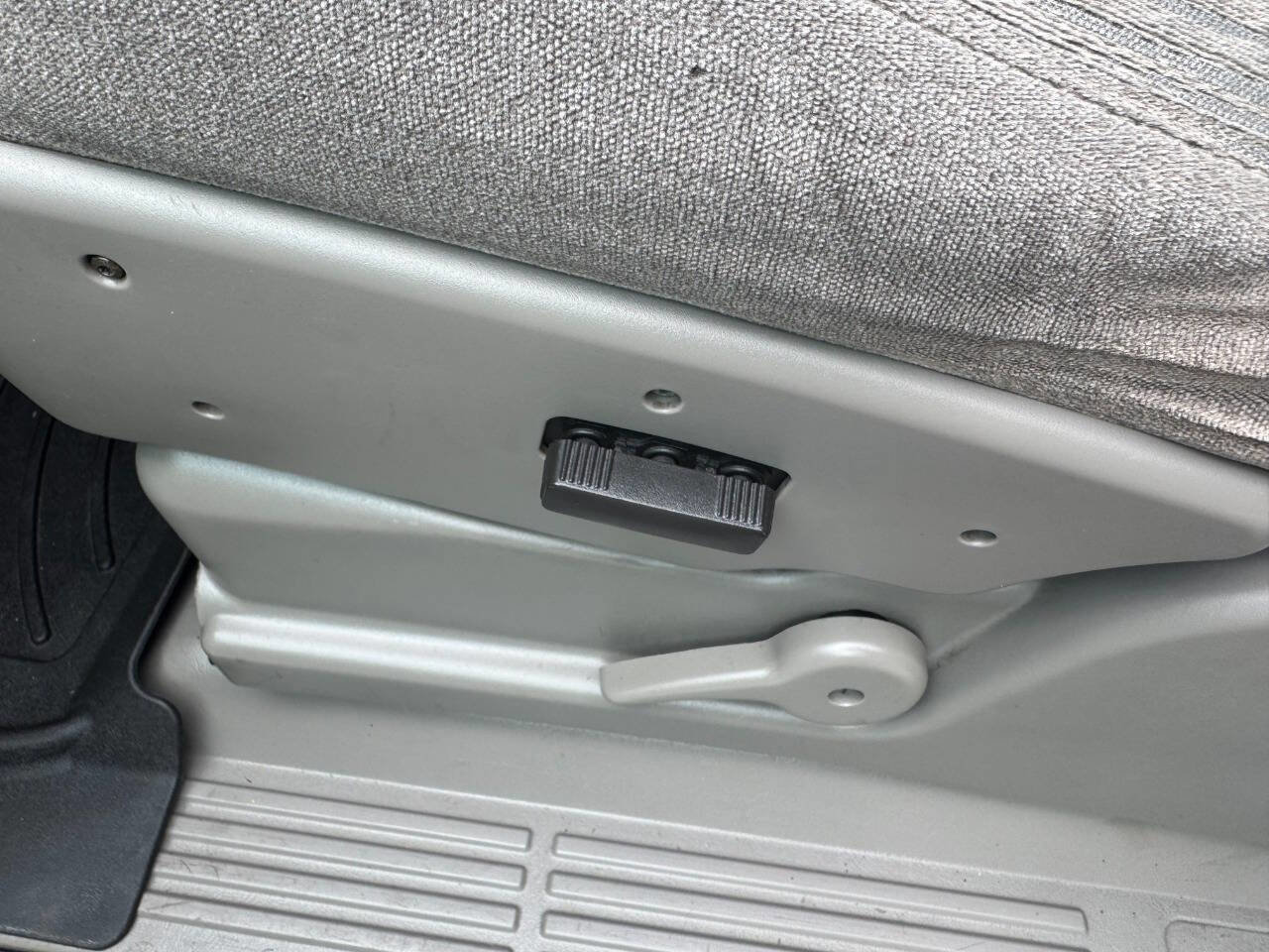 Used 2006 Chevrolet Suburban LS w/ Smart Select Package image 27