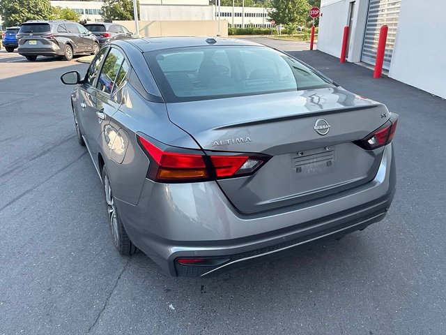 Used 2024 Nissan Altima 2.5 SV FWD image 10