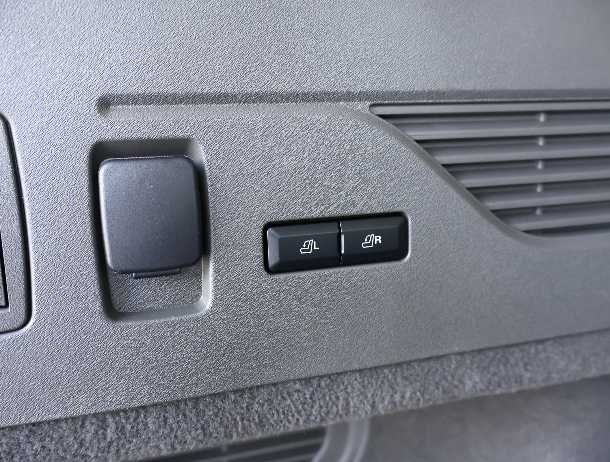 Used 2024 Lincoln Nautilus Reserve AWD/4WD image 22