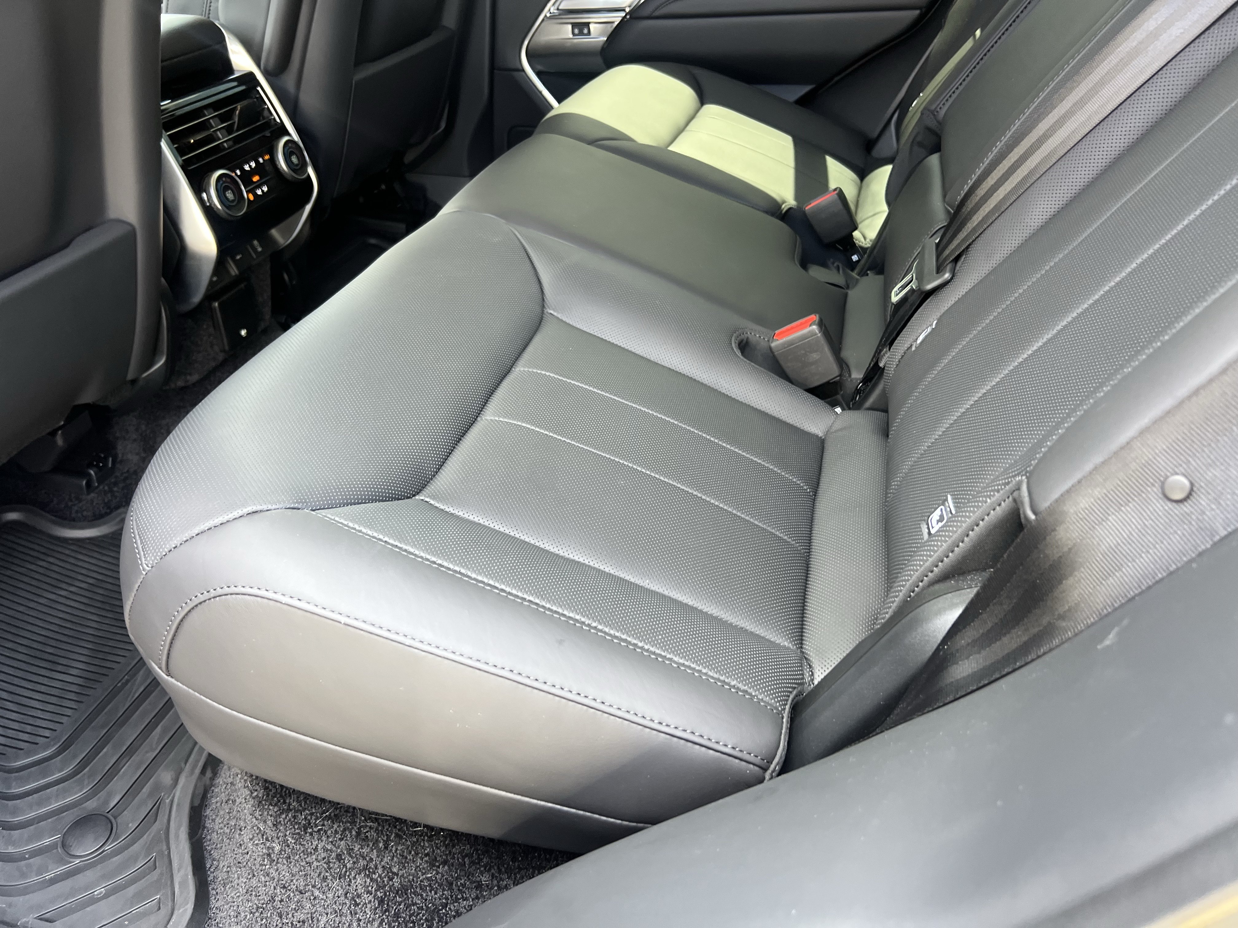 Certified 2026 Land Rover Range Rover SE AWD/4WD image 35
