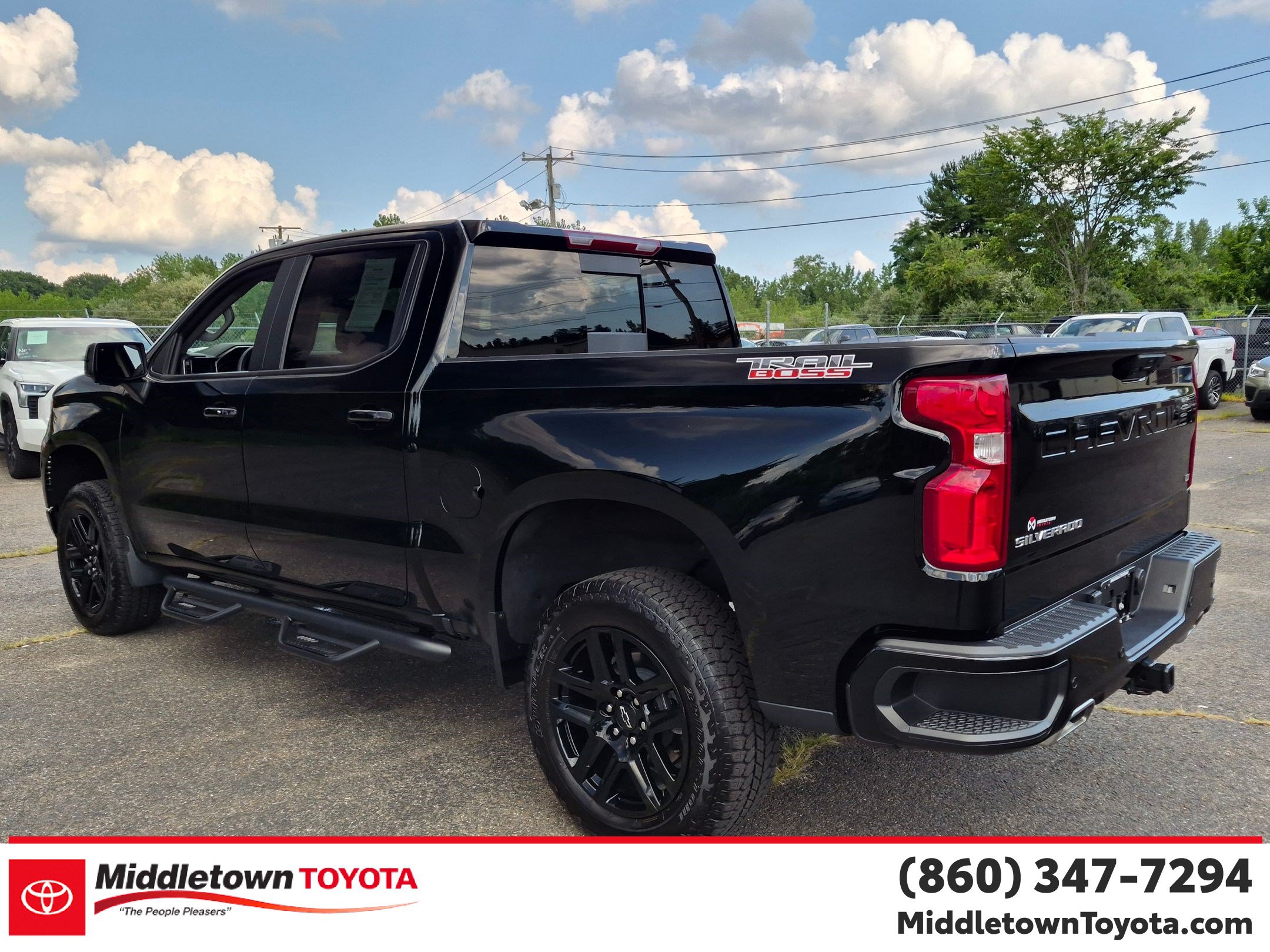 Used 2025 Chevrolet Silverado 1500 LT Trail Boss w/ LT Trail Boss Premium Package AWD/4WD image 5