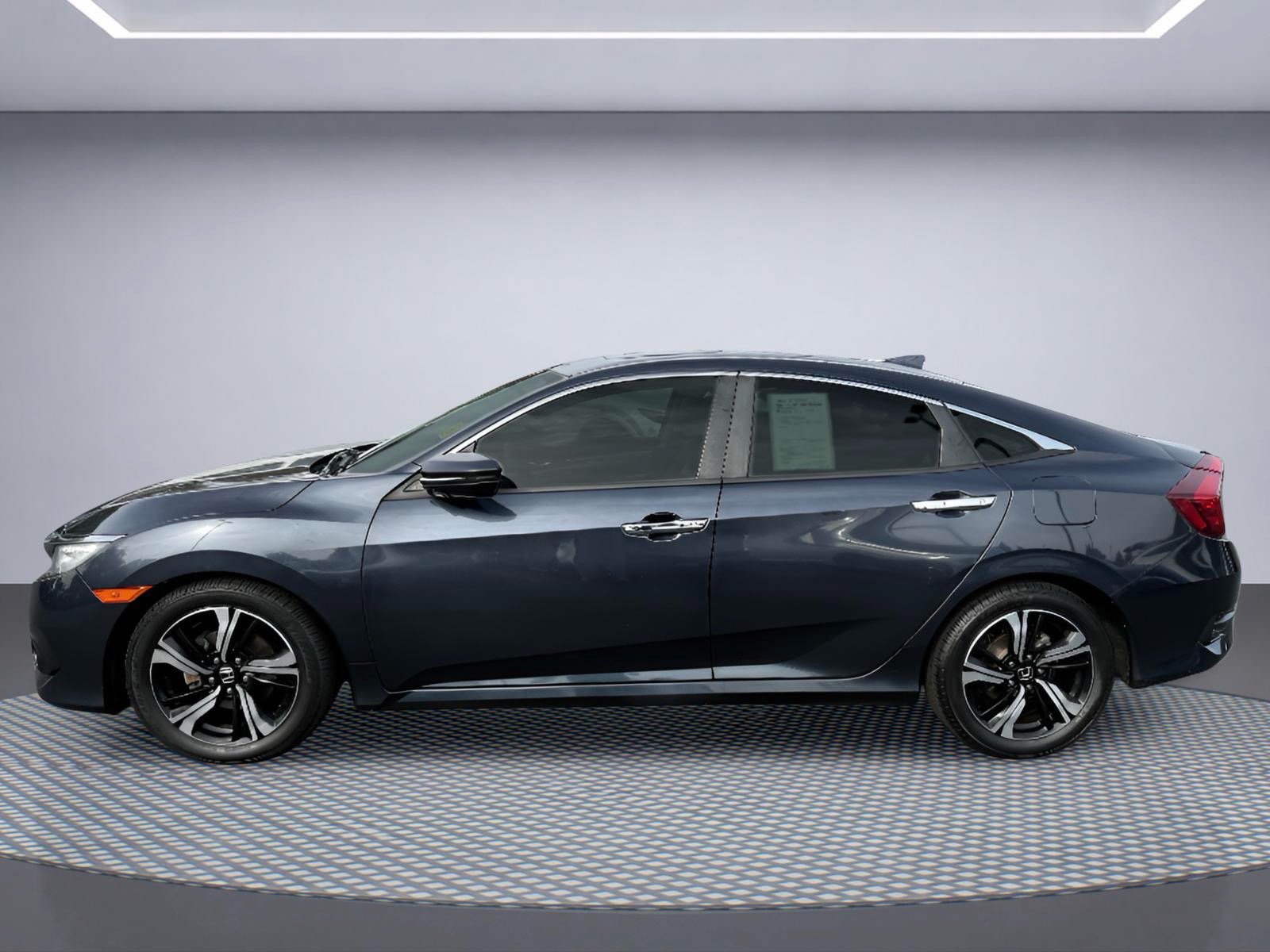 Used 2017 Honda Civic Touring image 3