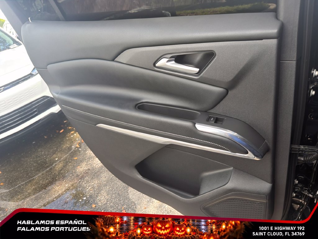 Used 2025 Chevrolet Traverse LT AWD/4WD image 21