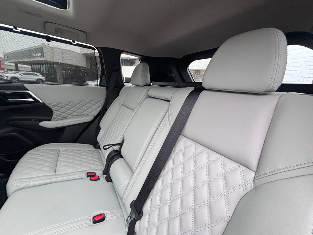 Used 2024 Mitsubishi Outlander SEL image 15