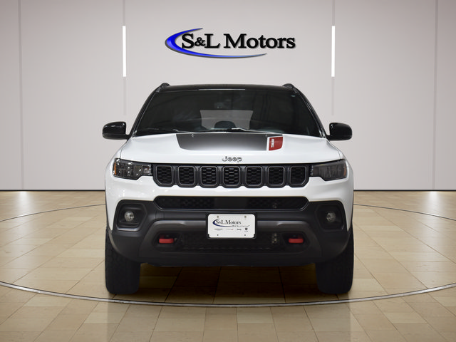 Used 2025 Jeep Compass Trailhawk AWD/4WD image 2