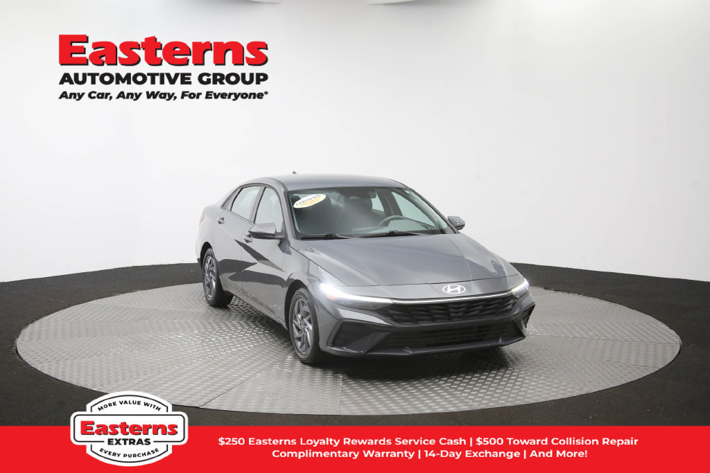 Used 2025 Hyundai Elantra Hybrid FWD image 50